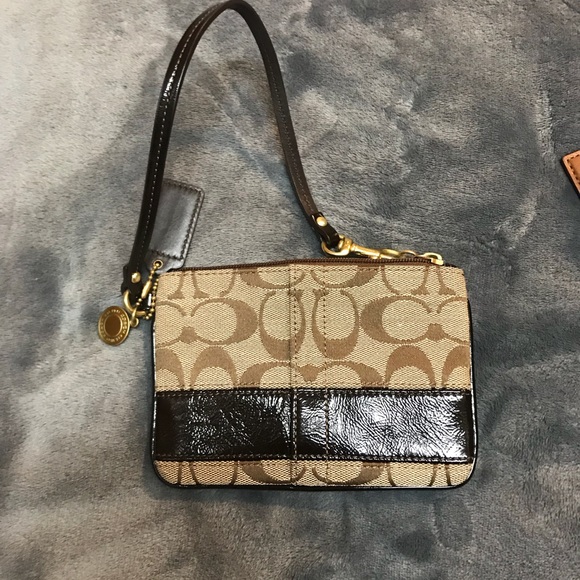 Coach Handbags - ➡️Year End SALE‼️➡️ COACH Authentic Wristlet